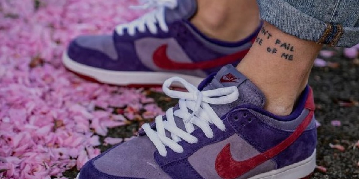 Nike Dunk Low Retro “Plum” SP – Holiday Essential!